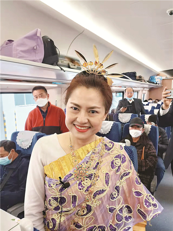 中老友谊长廊一路有你 笑靥如花