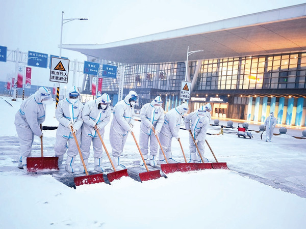 集中清理积雪 保障冬奥运输